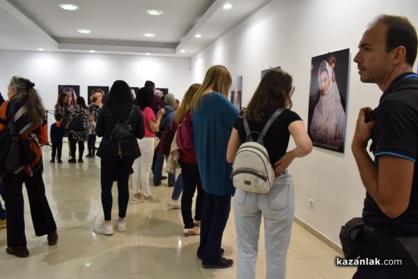 Фотоизложба на Регионална Занаятчийска Камара Пловдив с куратор Стоян Маринов гостува в Казанлък