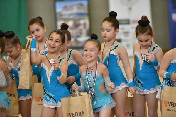 Златни медали за казанлъшките грации от СК “Розова долина“ в Стара Загора 