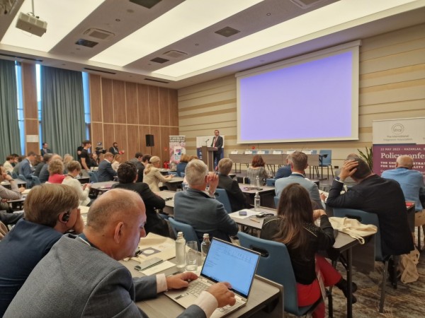 Натуралният произход на розовото масло във фокуса на международен форум с всички заинтересовани страни