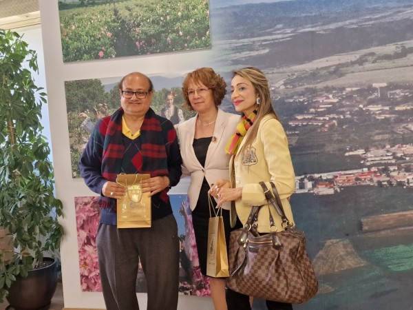 Шест индийски брачни двойки посрещна кмета на Казанлък