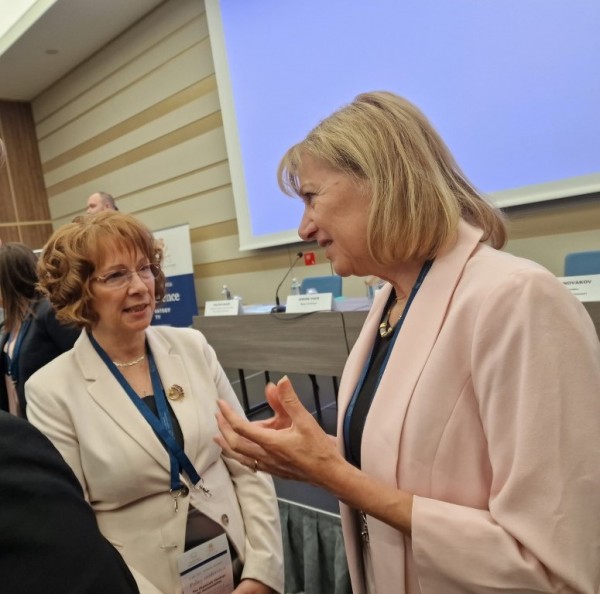 Натуралният произход на розовото масло във фокуса на международен форум с всички заинтересовани страни