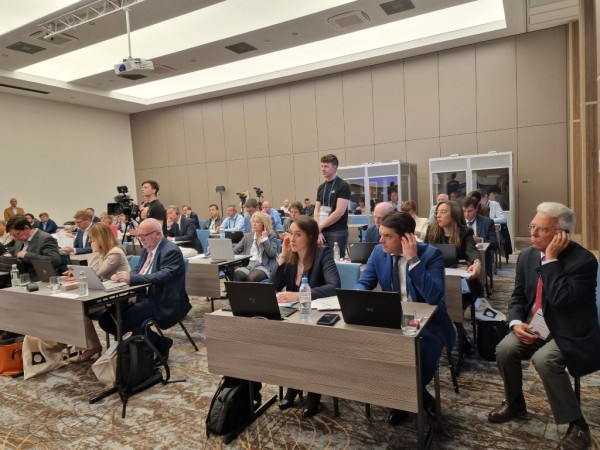 Натуралният произход на розовото масло във фокуса на международен форум с всички заинтересовани страни