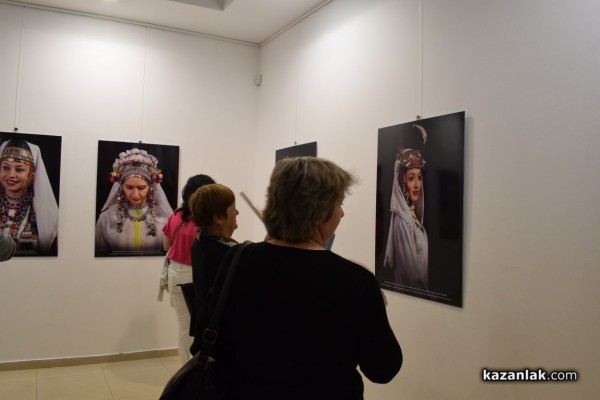 Фотоизложба на Регионална Занаятчийска Камара Пловдив с куратор Стоян Маринов гостува в Казанлък