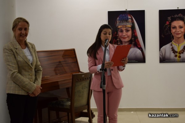 Фотоизложба на Регионална Занаятчийска Камара Пловдив с куратор Стоян Маринов гостува в Казанлък