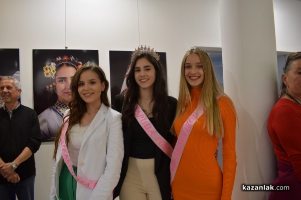 Фотоизложба на Регионална Занаятчийска Камара Пловдив с куратор Стоян Маринов гостува в Казанлък