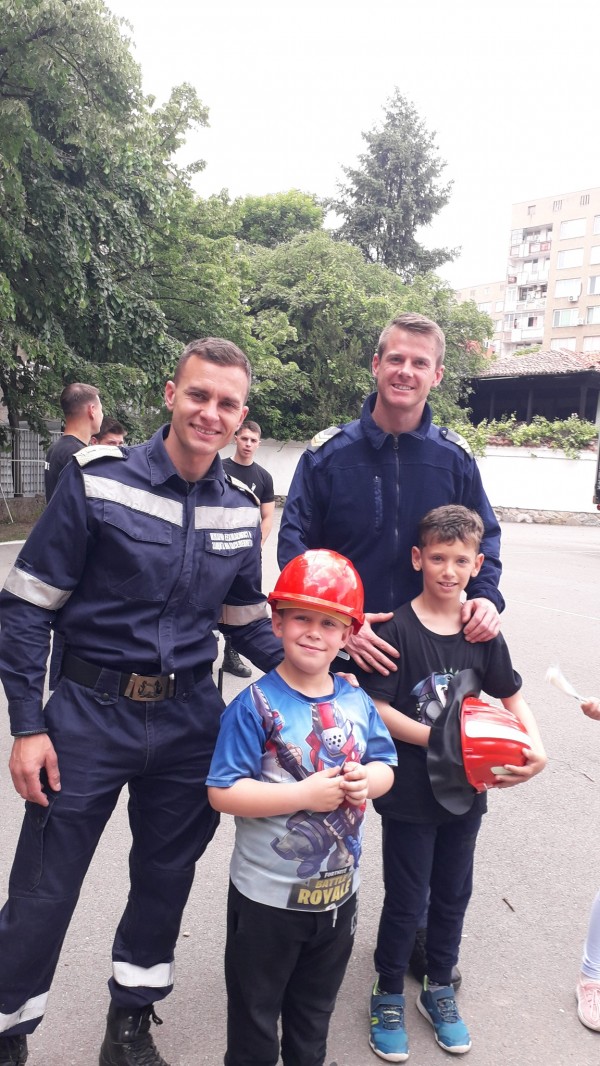 Ученици от ОУ “Св. Паисий Хилендарски“ се срещнаха с представители на доброволческия отряд към Пожарната