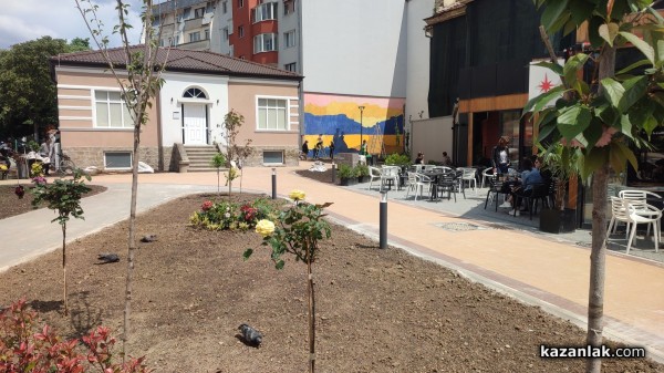 Ученици изрисуваха голяма стена, която ще допълва новия музей “Ахинора“