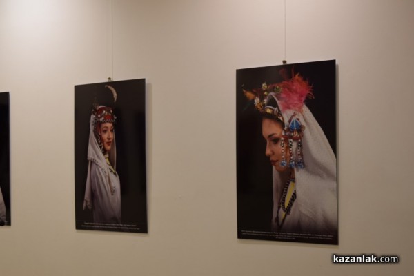 Фотоизложба на Регионална Занаятчийска Камара Пловдив с куратор Стоян Маринов гостува в Казанлък