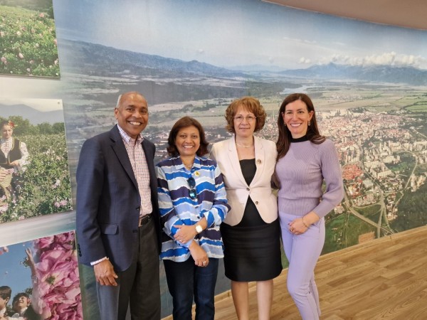 Шест индийски брачни двойки посрещна кмета на Казанлък