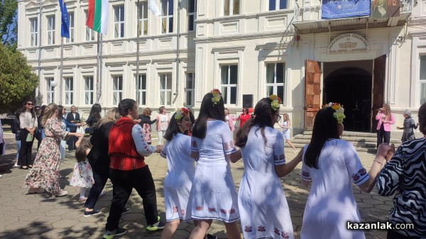 На 24 май Хуманитарната гимназия награди 14 свои ученици за високи постижения