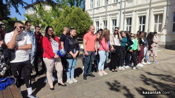 На 24 май Хуманитарната гимназия награди 14 свои ученици за високи постижения