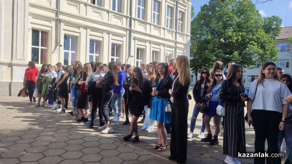 На 24 май Хуманитарната гимназия награди 14 свои ученици за високи постижения