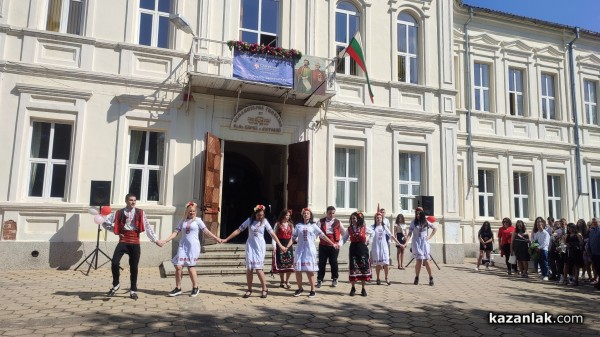 На 24 май Хуманитарната гимназия награди 14 свои ученици за високи постижения