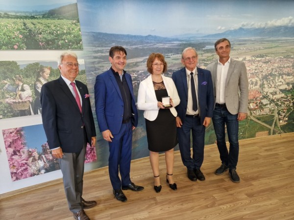 Кметовете на Казанлък и френския Грас - обединени зад каузата за опазване на розовото масло