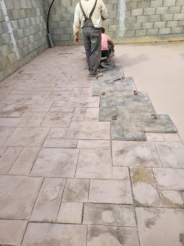 Щампован бетон за всеки дом! Избор от над 50 модела щампи и огромно разнообразие от цветове и текстури