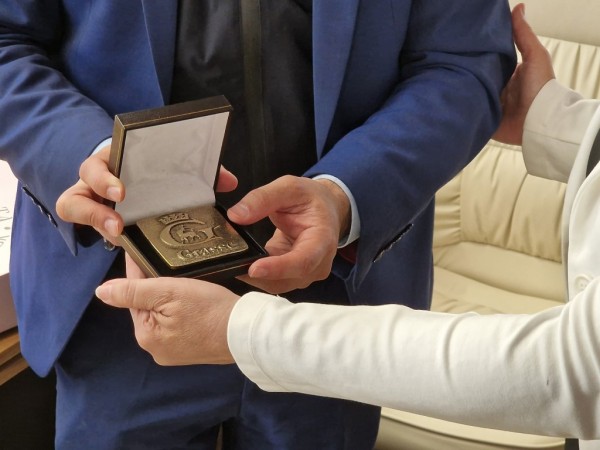 Кметовете на Казанлък и френския Грас - обединени зад каузата за опазване на розовото масло