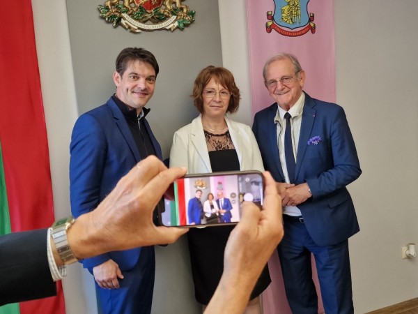 Кметовете на Казанлък и френския Грас - обединени зад каузата за опазване на розовото масло