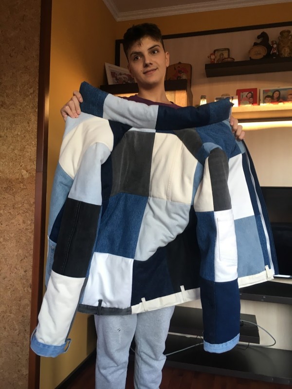 Казанлъшки абитуриент, приет да учи мода в Милано, уши сам костюма си за бала