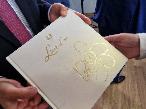 Кметовете на Казанлък и френския Грас - обединени зад каузата за опазване на розовото масло