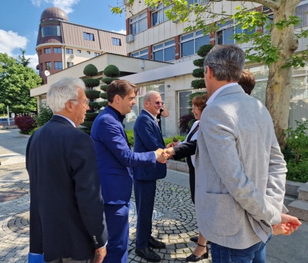 Кметовете на Казанлък и френския Грас - обединени зад каузата за опазване на розовото масло