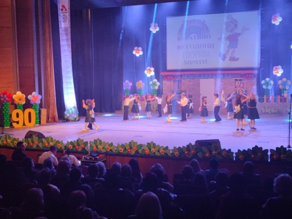 Поздравления от кмета Галина Стоянова за 90-годишнина на детска градина “Буратино“ в Казанлък