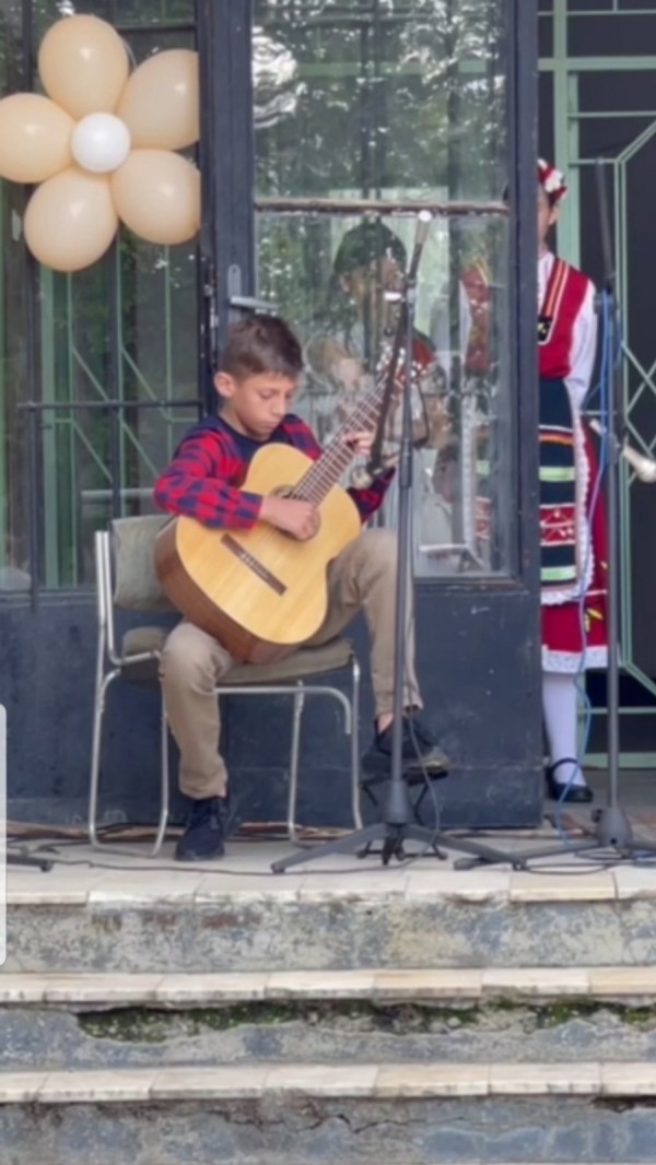 Село Хаджидимитрово отбеляза 24 май с богата програма