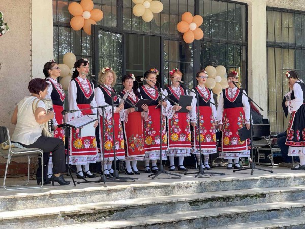 Село Хаджидимитрово отбеляза 24 май с богата програма