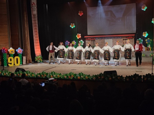 Поздравления от кмета Галина Стоянова за 90-годишнина на детска градина “Буратино“ в Казанлък