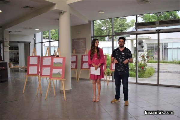 Царица Роза 2017 представи дебютната си книга-албум, посветена на Казанлък и дъхавите му рози