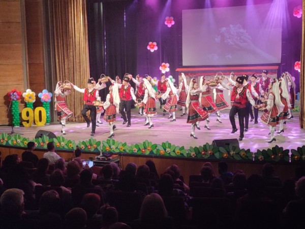 Поздравления от кмета Галина Стоянова за 90-годишнина на детска градина “Буратино“ в Казанлък