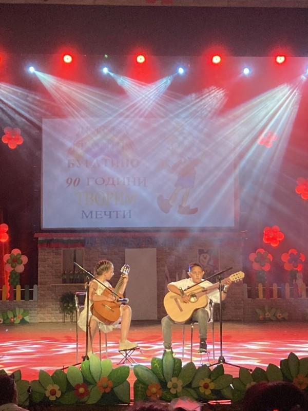 Поздравления от кмета Галина Стоянова за 90-годишнина на детска градина “Буратино“ в Казанлък