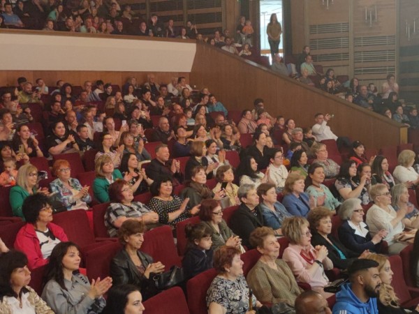 Поздравления от кмета Галина Стоянова за 90-годишнина на детска градина “Буратино“ в Казанлък