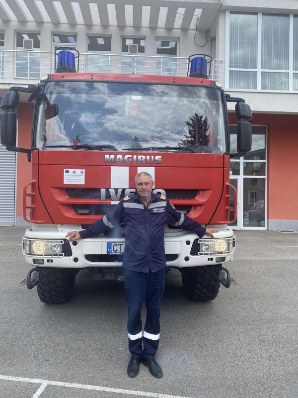 Казанлъшките пожарникари изпратиха в заслужена почивка своя колега - младши инспектор Евгени Турлаков