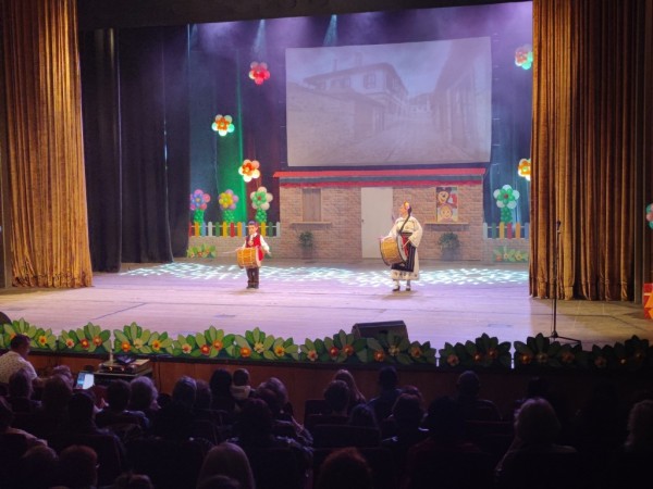 Поздравления от кмета Галина Стоянова за 90-годишнина на детска градина “Буратино“ в Казанлък