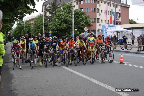 Близо 120 колоездачи мериха сили в надпреварата за купа „Долината на тракийските владетели 2023“ в Казанлък 