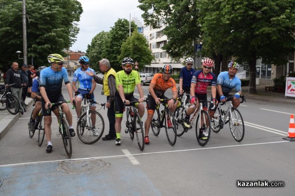Близо 120 колоездачи мериха сили в надпреварата за купа „Долината на тракийските владетели 2023“ в Казанлък 