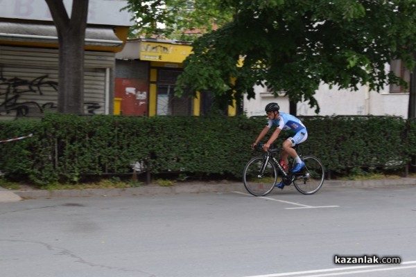 Близо 120 колоездачи мериха сили в надпреварата за купа „Долината на тракийските владетели 2023“ в Казанлък 