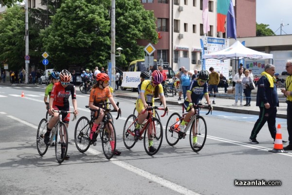 Близо 120 колоездачи мериха сили в надпреварата за купа „Долината на тракийските владетели 2023“ в Казанлък 