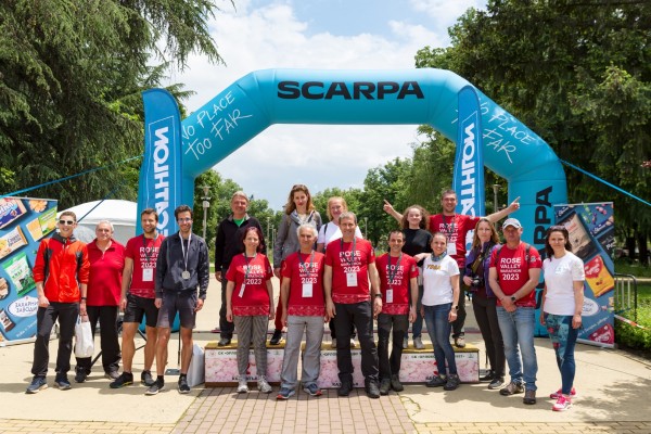 Бегачи от 10 до 75 години се включиха в маратон “Розова долина“ 2023