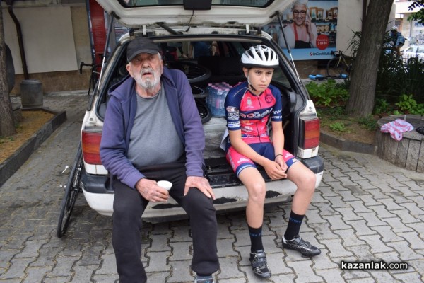 Близо 120 колоездачи мериха сили в надпреварата за купа „Долината на тракийските владетели 2023“ в Казанлък 