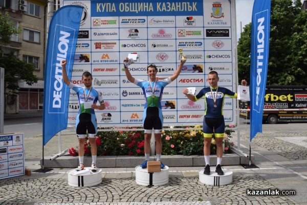 Близо 120 колоездачи мериха сили в надпреварата за купа „Долината на тракийските владетели 2023“ в Казанлък 