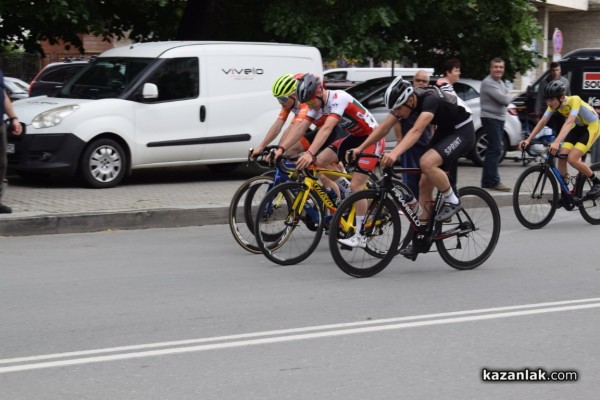 Близо 120 колоездачи мериха сили в надпреварата за купа „Долината на тракийските владетели 2023“ в Казанлък 