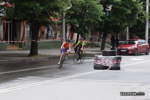 Близо 120 колоездачи мериха сили в надпреварата за купа „Долината на тракийските владетели 2023“ в Казанлък 