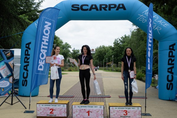 Бегачи от 10 до 75 години се включиха в маратон “Розова долина“ 2023