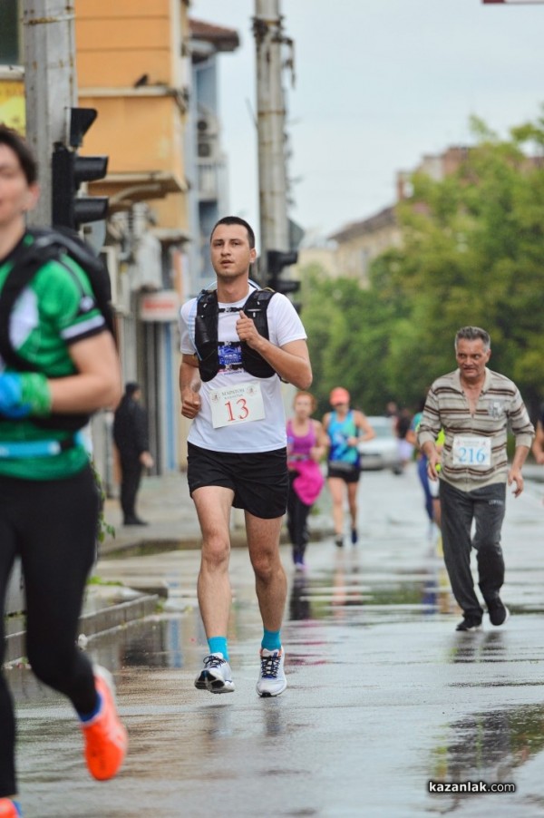 Бегачи от 10 до 75 години се включиха в маратон “Розова долина“ 2023