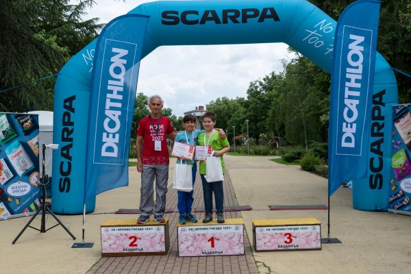 Бегачи от 10 до 75 години се включиха в маратон “Розова долина“ 2023