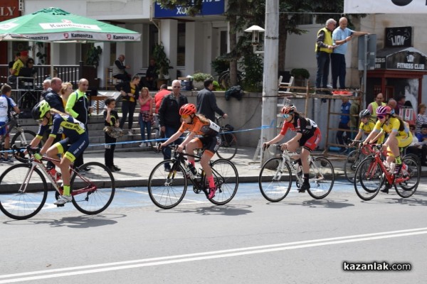 Близо 120 колоездачи мериха сили в надпреварата за купа „Долината на тракийските владетели 2023“ в Казанлък 