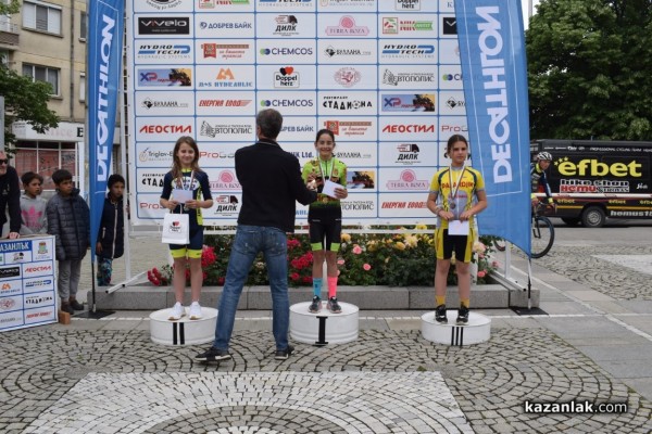 Близо 120 колоездачи мериха сили в надпреварата за купа „Долината на тракийските владетели 2023“ в Казанлък 