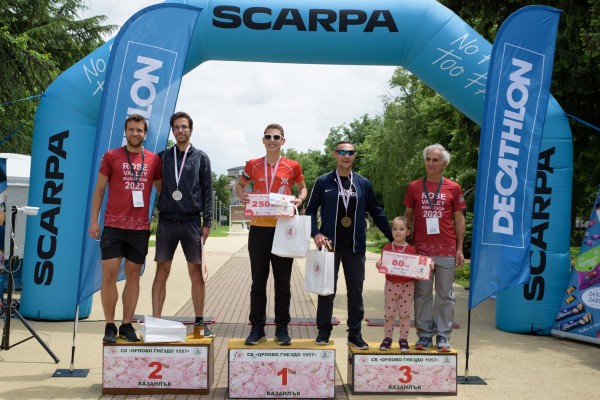 Бегачи от 10 до 75 години се включиха в маратон “Розова долина“ 2023