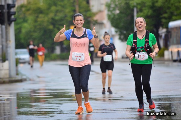 Бегачи от 10 до 75 години се включиха в маратон “Розова долина“ 2023